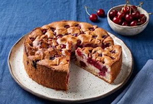 Gâteau aux cerises et amandes