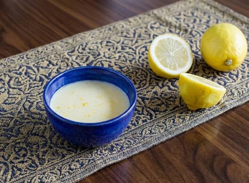 Sauce Beurre Citron Onctueuse : La Recette Gastronomique qui Sublime Poissons, Crustacés et Légumes