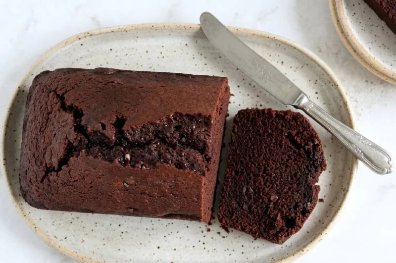 Cake au chocolat moelleux et intense : recette inratable maison