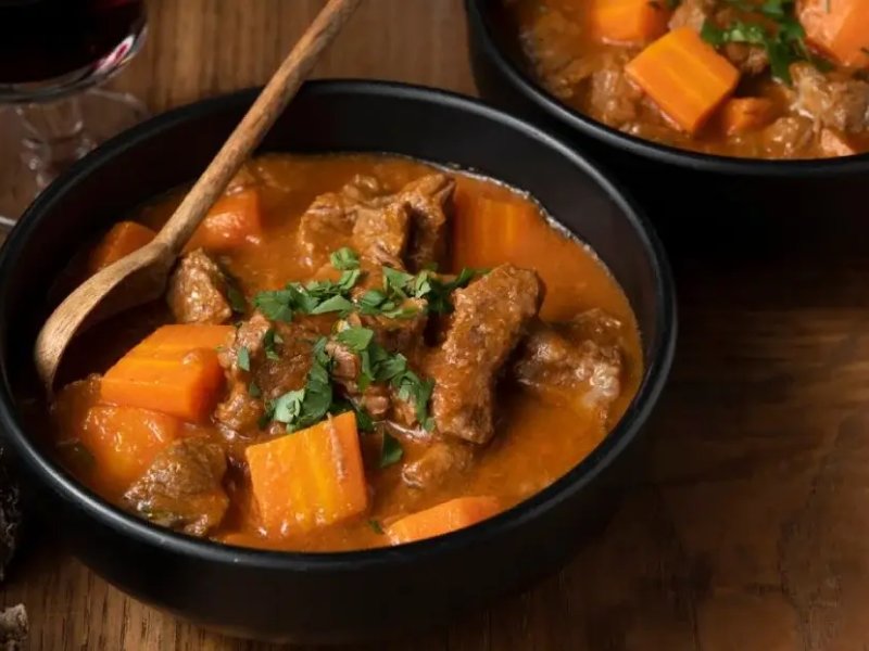 Qu'est-ce qu'un ragoût ? Différences avec la daube, le bourguignon et la blanquette