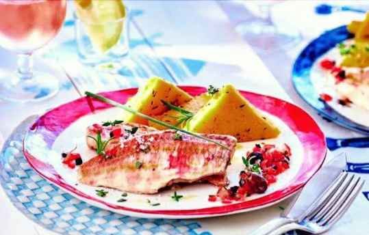 Plancha de rougets à la sauce vierge et polenta aux herbes