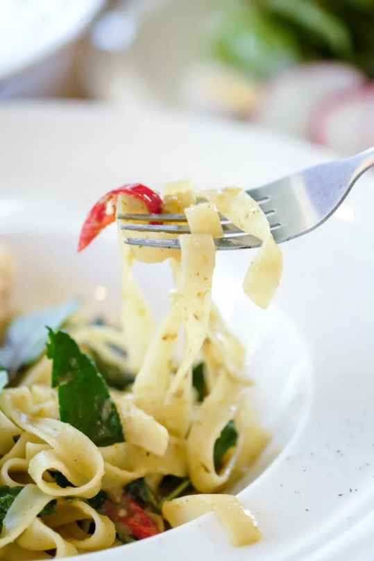 Linguines aux endives et chair d'écrevisse au cooking chef