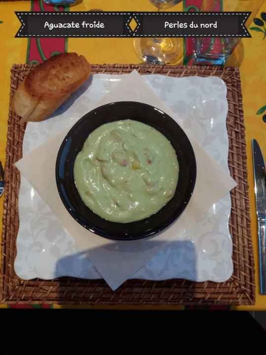Soupe froide d'avocat aux crevettes