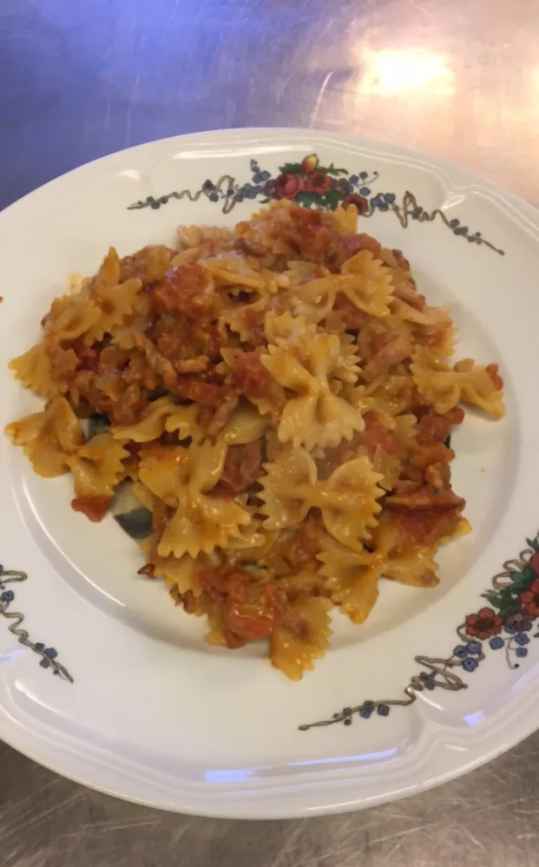 Pâtes sauce tomate-roquefort-lardons