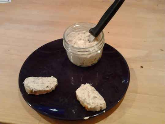 Canapés aux sardines et fromage frais