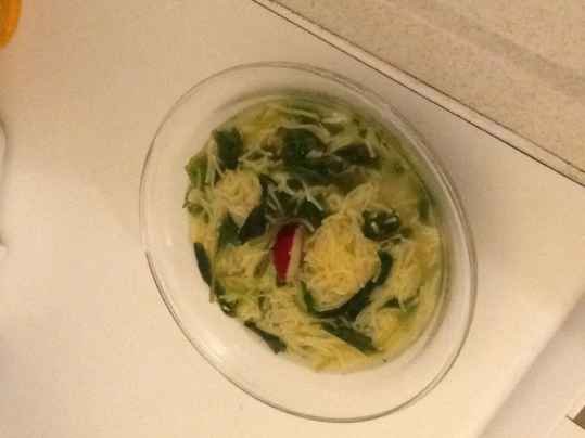 Soupe simple et délicieuse aux fanes de radis