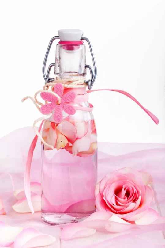 Liqueur de roses maison