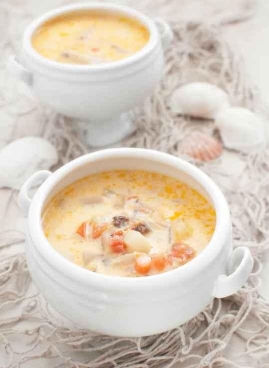 Velouté de chou-fleur aux moules et aux crevettes