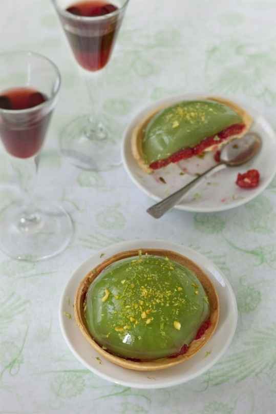 Tartelettes au concombre, framboises et pamplemousse