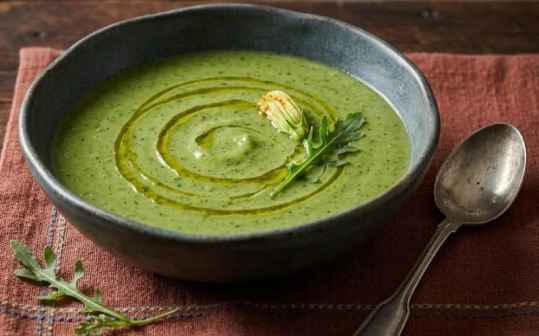 Velouté de courgettes à la roquette