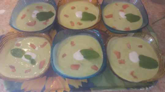 Soupe d'avocat froide