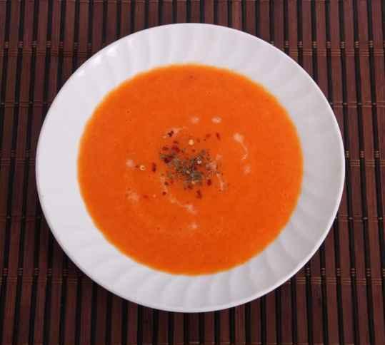 Soupe de poivrons rouges simple