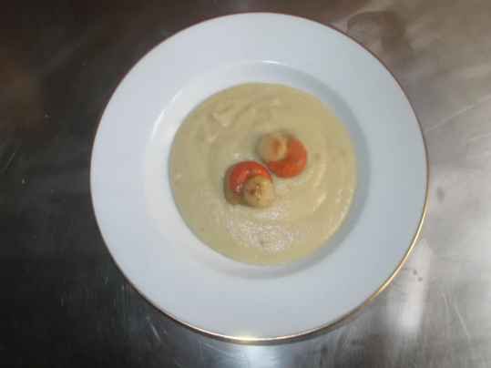 Velouté de choux fleur aux Saint-Jacques