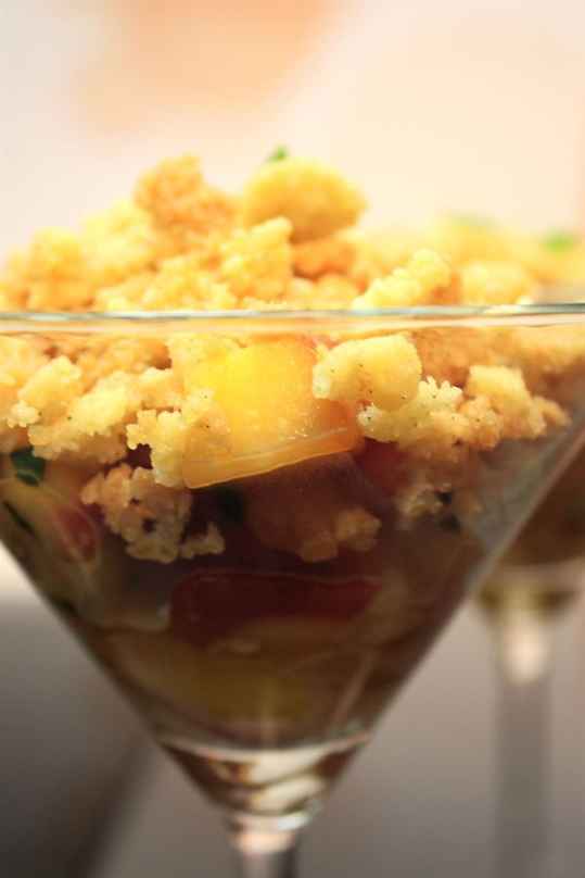 Crumble aux pêches caramélisées aux miel de provence