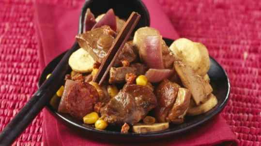 Ragoût de porc et de poulet à la banane, façon mexicaine