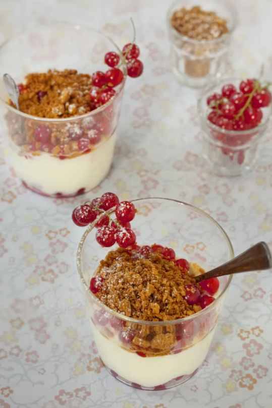 Crème de mascarpone aux groseilles façon crumble