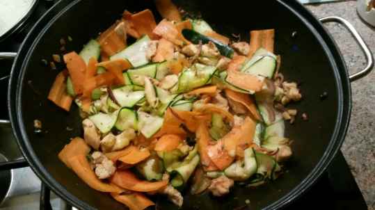 Escalopes de poulet asiatique et tagliatelles de légumes