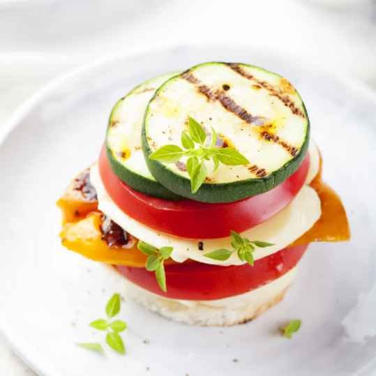 Tian d'aubergines, tomates, mozzarella