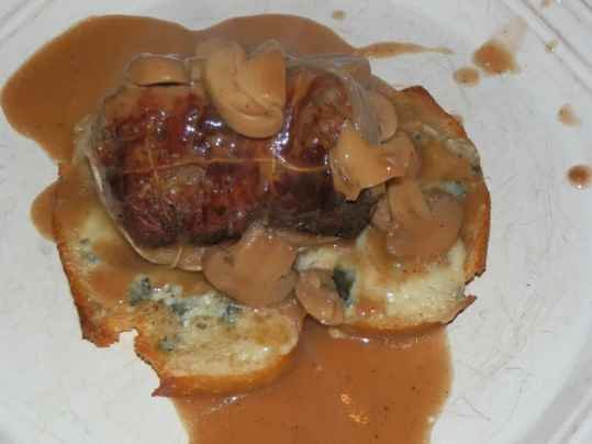Paupiettes de veau sur canapé au roquefort