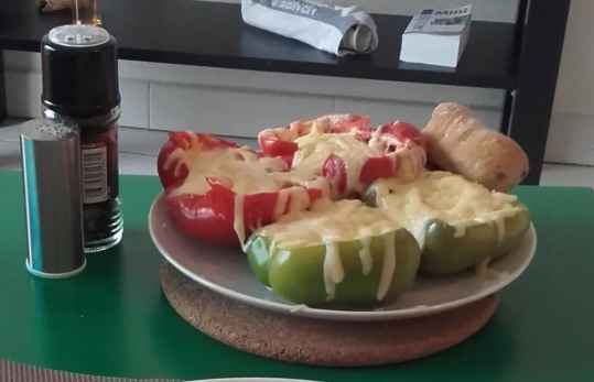 Poivrons farcis aux œufs (recette micro-ondes)