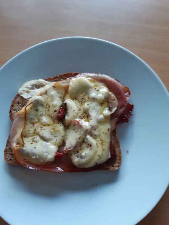 Tartine au Jambon d'Ardenne et fromage d'Orval