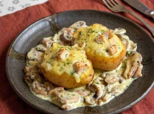 Pommes de terre farcies au poulet fumé et reblochon