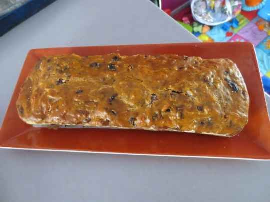 Cake aux olives noires, roquefort, noix et lardons