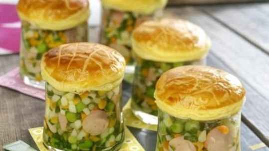 Verrines de légumes et saucisse de Francfort en crôute
