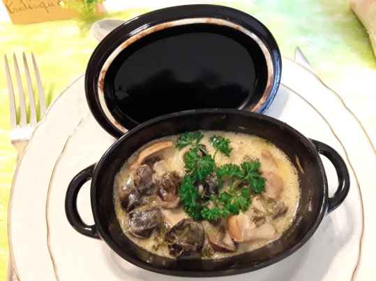 Cassolette d'escargots au Chablis
