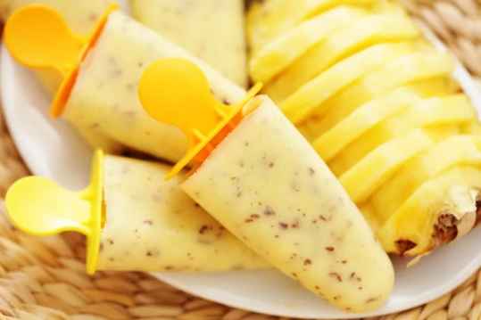 Sorbet à l'ananas dans sa coque