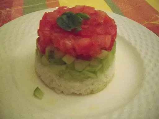 Verrine d'été au riz, tomates & concombres