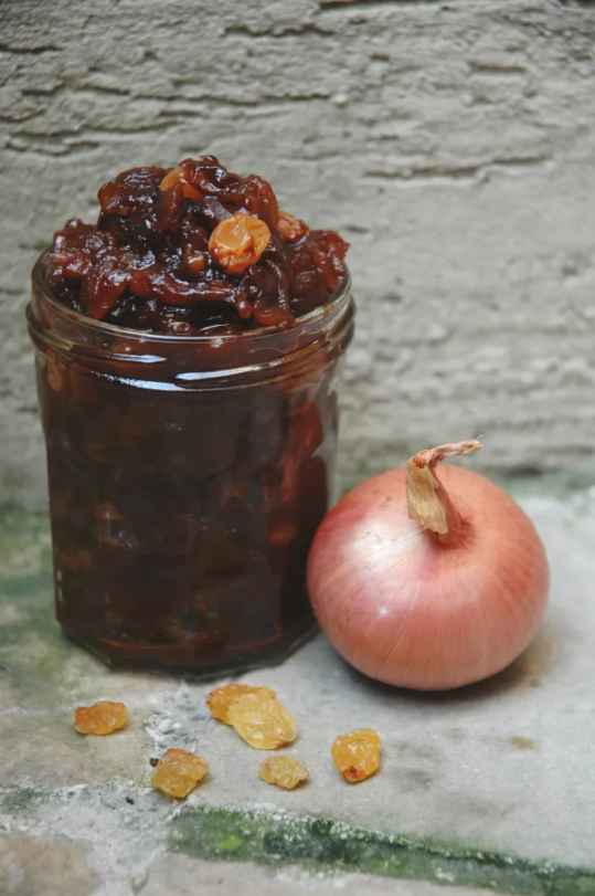 Confit d'oignons de Roscoff au vinaigre balsamique et aux raisins