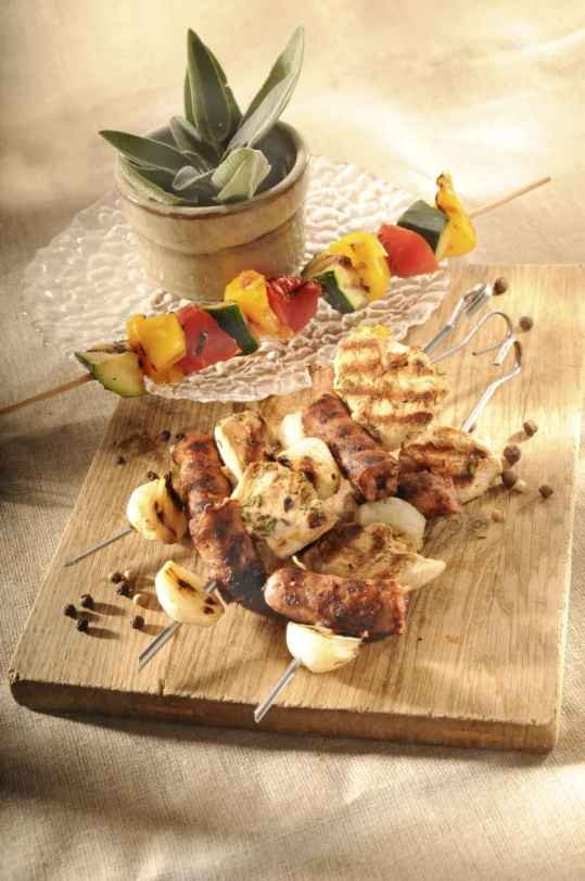 Brochettes mixtes chipolatas et poulet mariné