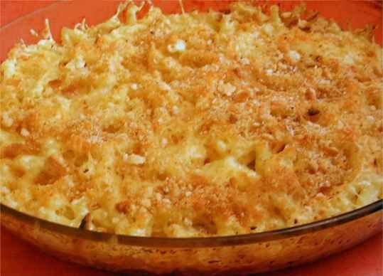 Gratin de macaronis aux champignons, olives et jambon