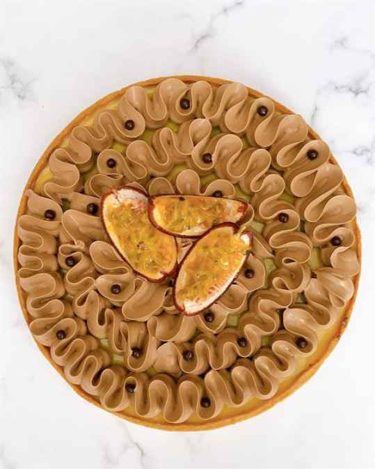 Tarte chocolat et fruit de la passion de mai.patisserie