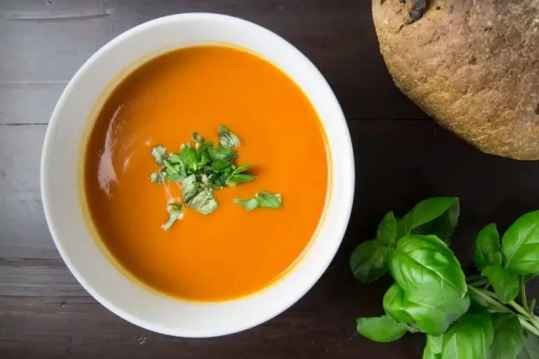 Potage à la musquée et au basilic