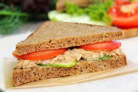 Club sandwich au thon