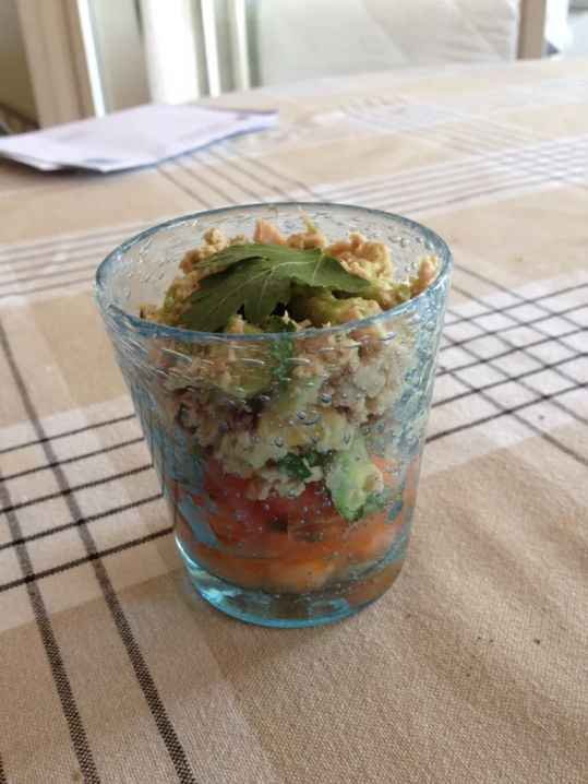 Timbale de thon et d'avocat à la tomate