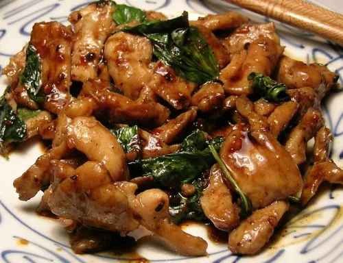 Poulet au basilic thaïlandais