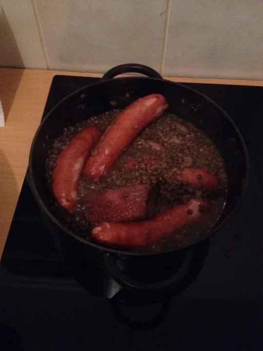 Petit salé aux lentilles et aux saucisses