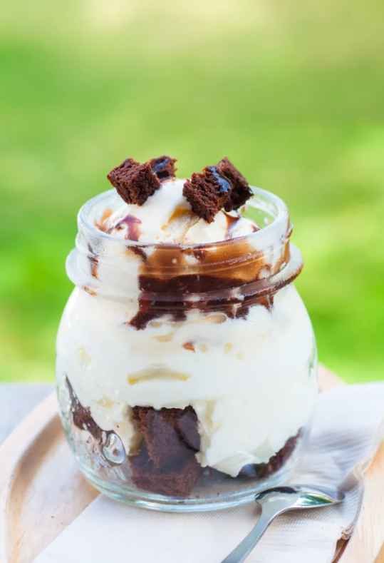 Coupe hot chocolate brownie