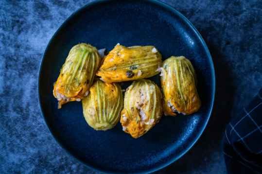 Fleurs de courgettes farcies à la brousse