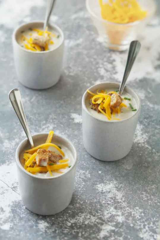 Velouté d'endive à la mimolette