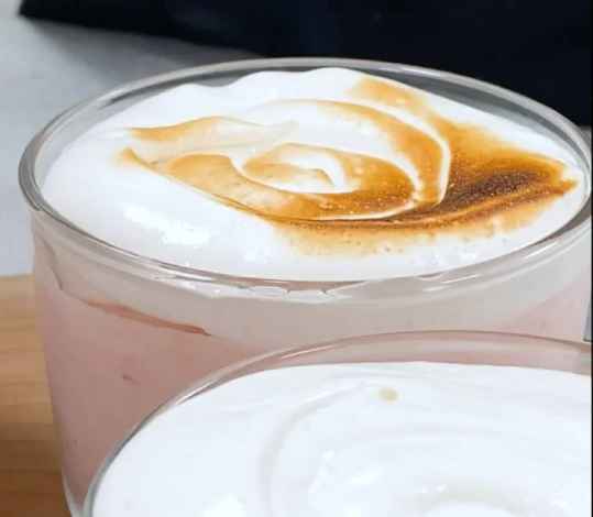 Mousse de fraise meringuée