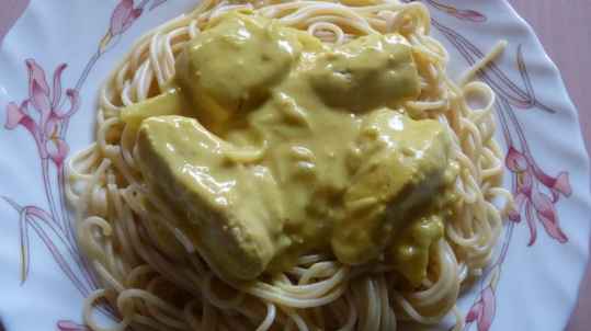 Poulet safrané et tagliatelles fraîches