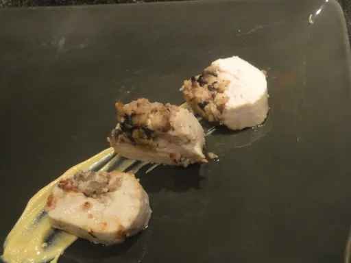 Ballotine de poulet au jambon et aux champignons