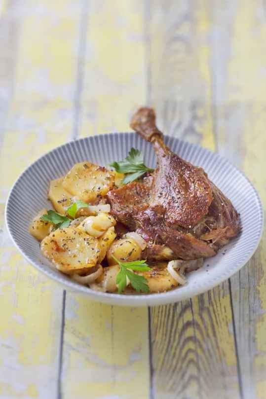 Cuisses de canard aux pommes de terre confites