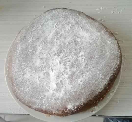 Gâteau au yaourt, banane, miel et pâte d'amande