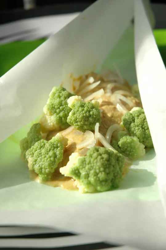 Papillote de poulet curry-coco au chou-fleur