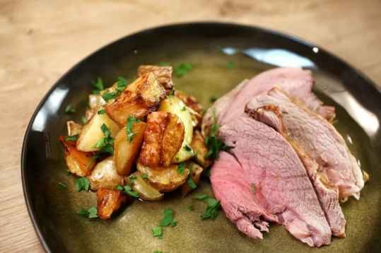 Gigot d'agneau au gros sel